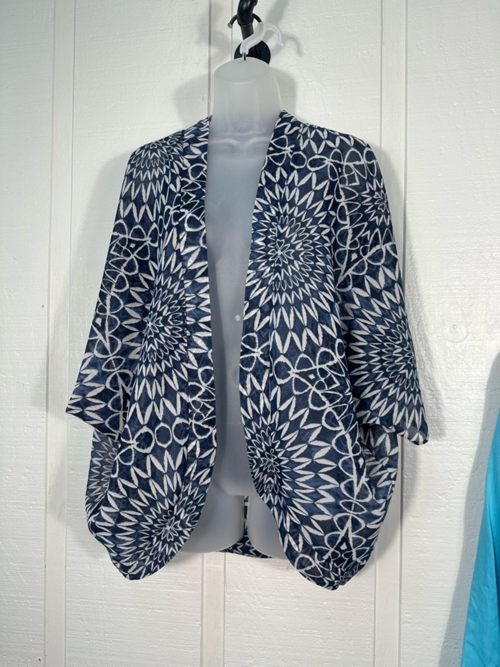 Gap Blue and Tan Lightweight Cardigan Size Medium/Large EUC
